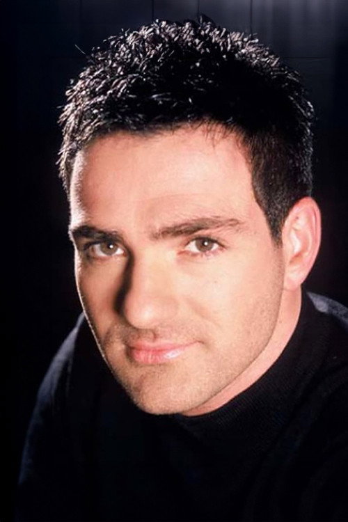 Mesut Çakarlı as Yazar'ın Oğlu in Halkalı Köle