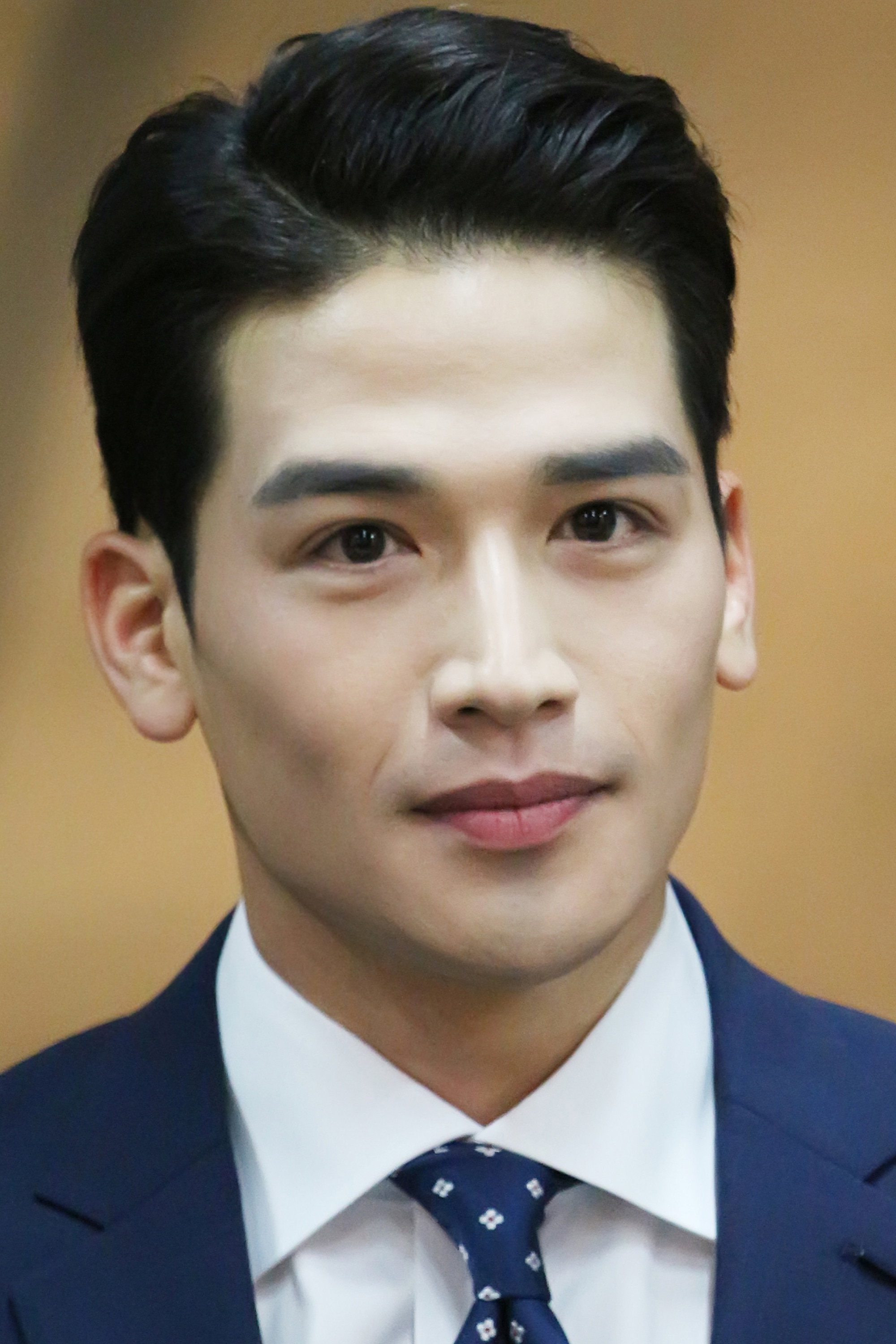 유건 as Kang Gun in Fight
