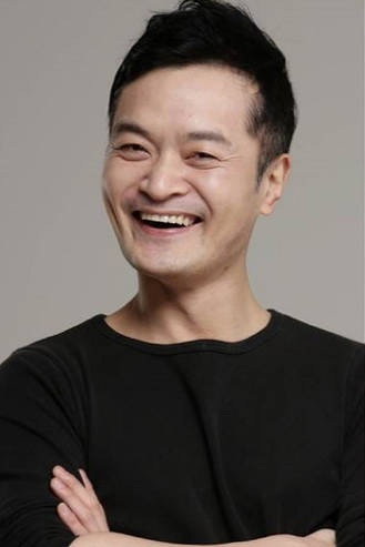 박영수 as Convenience Store Employee in Vampire Cop Ricky