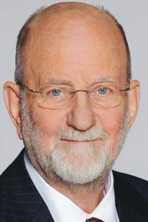 Rolf Nagel as Pfarrer Ludowich in Meine Mutter tanzend