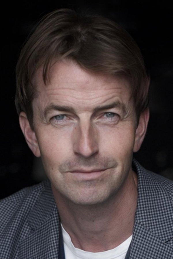 Mads Knarreborg as Skuespiller in 90 år med Cirkusrevyen