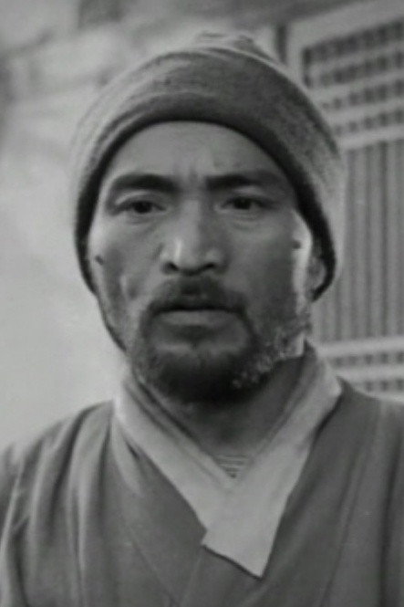 송억 as Ison Yujong in The Shadowless Pagoda