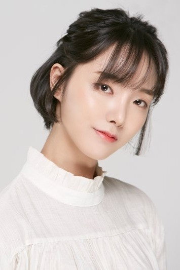 한해인 as Hyo-eun in The Daughter