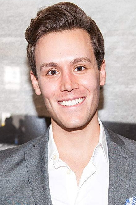 Matthew Hoffman as Self - Correspondent in The Fran Drescher Show