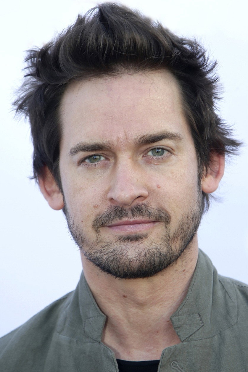Will Kemp as Mitch Saunders in Enfrentar o Gelo
