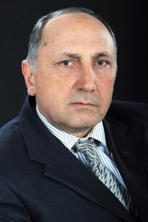 Maharram Musayev as Xalid müəllim in Tək olanda qorxma...