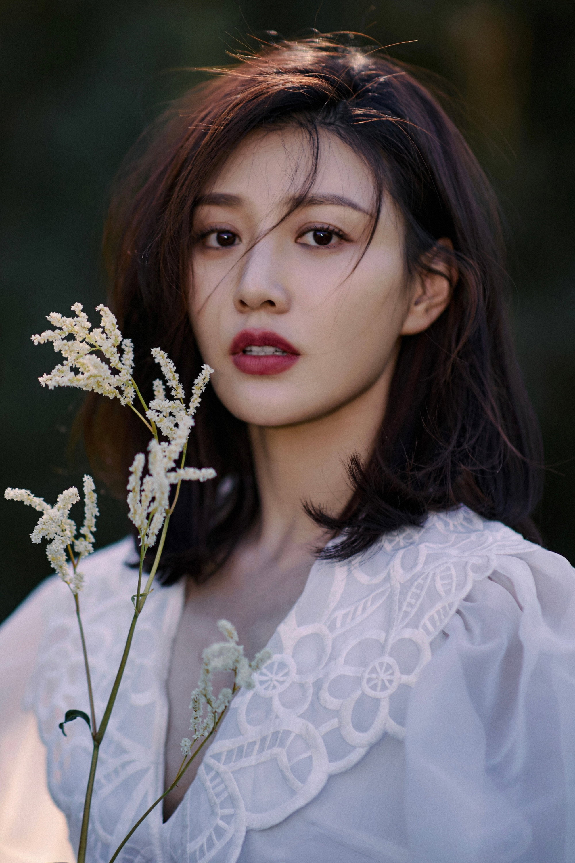 Hou Mengyao as Zi Hu in Love and Redemption