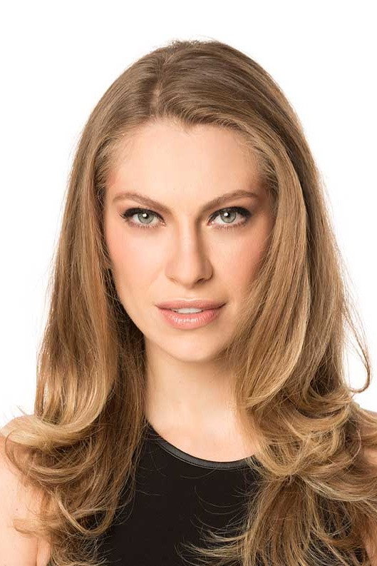 Lana Rhodes as Flávia Vianna (Fafá) in Alta Estação