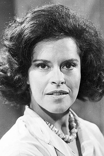 Maria Helena Dias as Henriqueta in O Décimo Mandamento