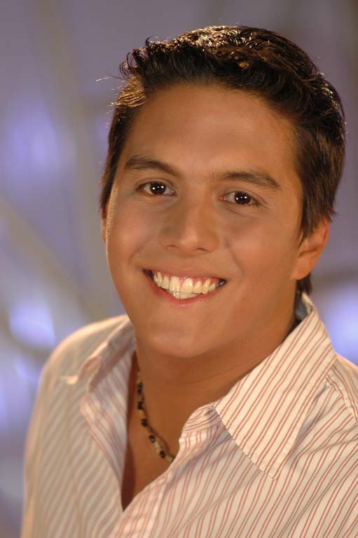 Jorge Torres as Jorge Gómez in Somos tú y yo
