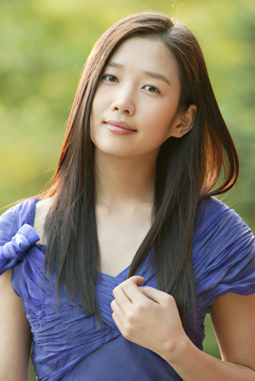정다빈 as Jang Yoon-jung in Trio