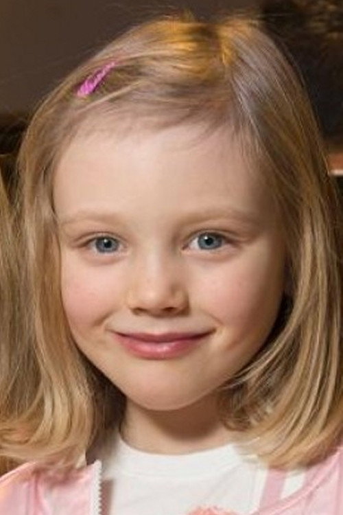 Alba Ørbech-Nilssen as Petra in Casper and Emma Go Hiking