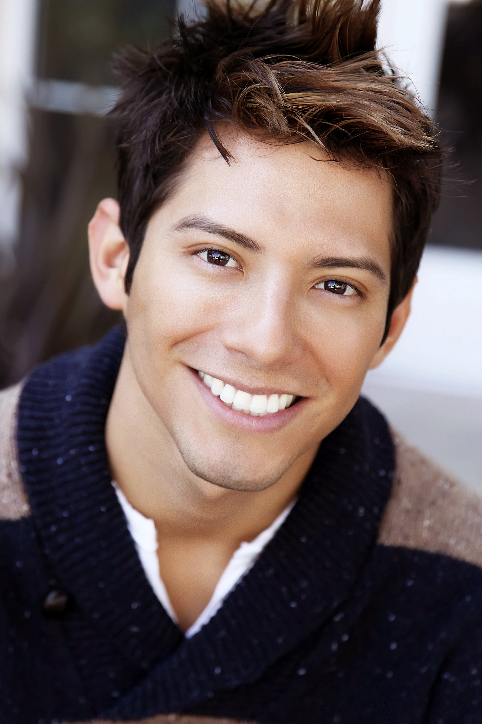 Derek Efrain Villanueva as César in Longhorns