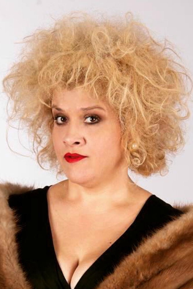 Τζένη Διαγούπη as Sister Katsamba in The Curse of Tzela Delafraga