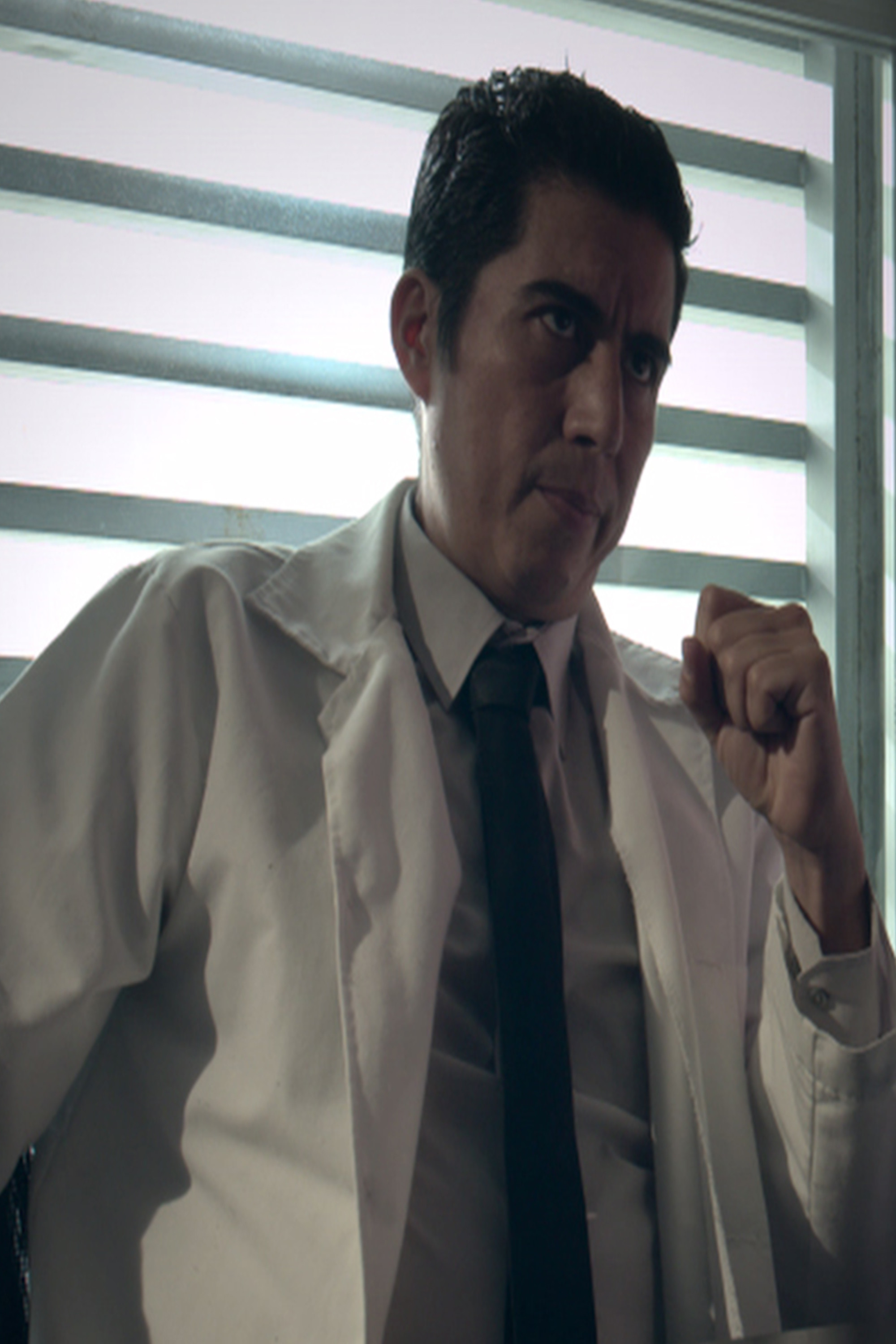 Adrían Díaz de León as Dr. Mendieta in #P0ZME