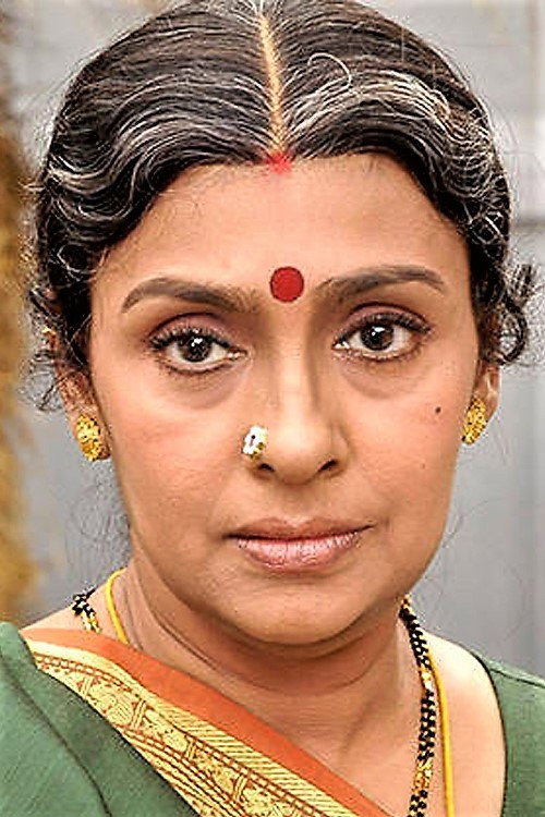 சுஜாதா as Usha in Bhadradeepam