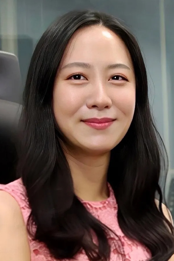 김새해 as Bandi / Suha's Mother / Friend (voice) in Astro Gardener