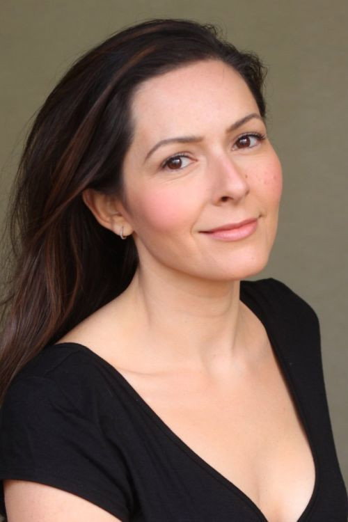 Dahlia Waingort as Eva Alvarez in Four Corners