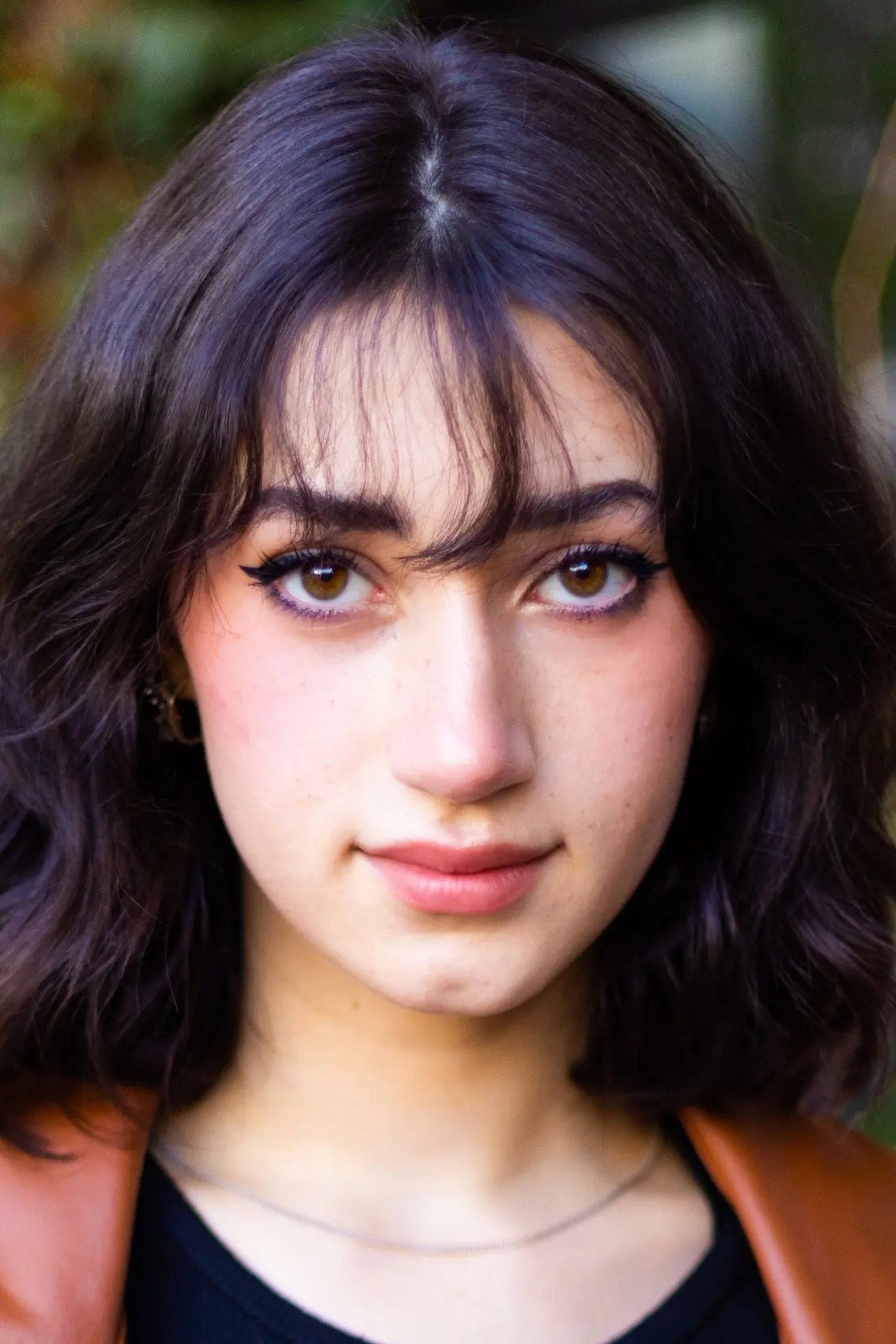 Yumna Jane as Woman Walking in Julieta