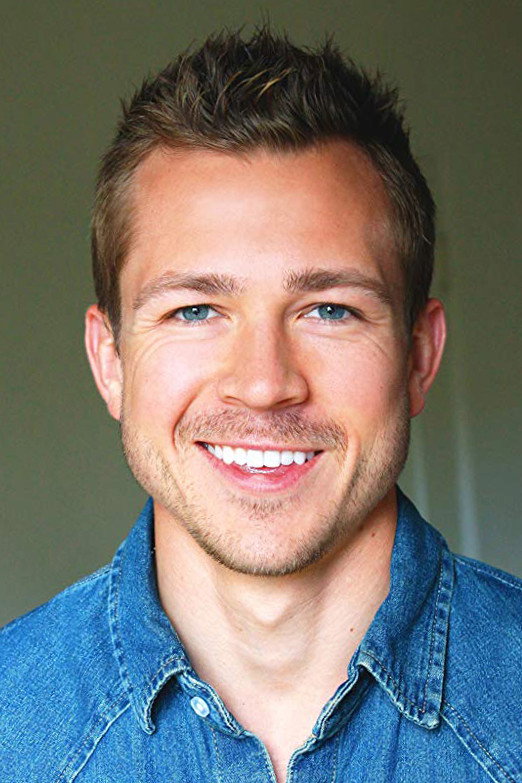 Matt McAbee as Avery Reeves in River Ridge