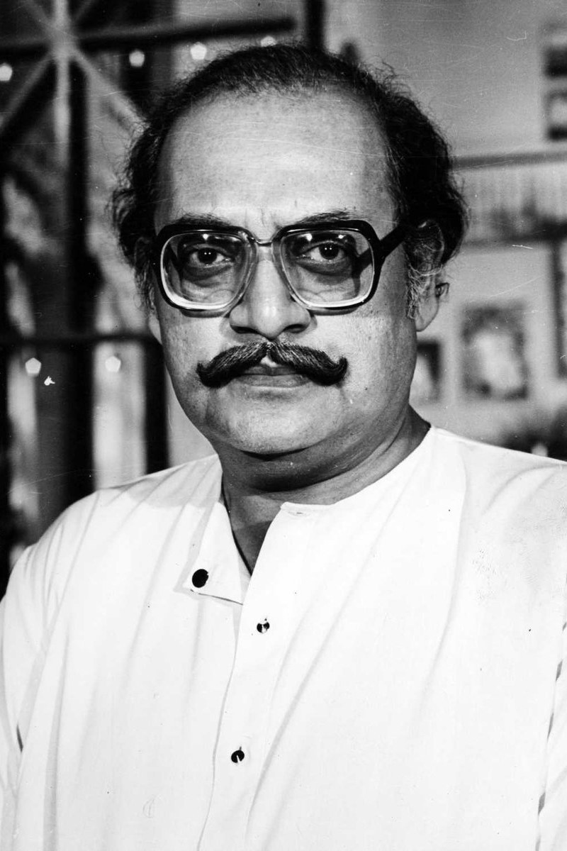 Utpal Dutt as Saxena in Mr. Romeo