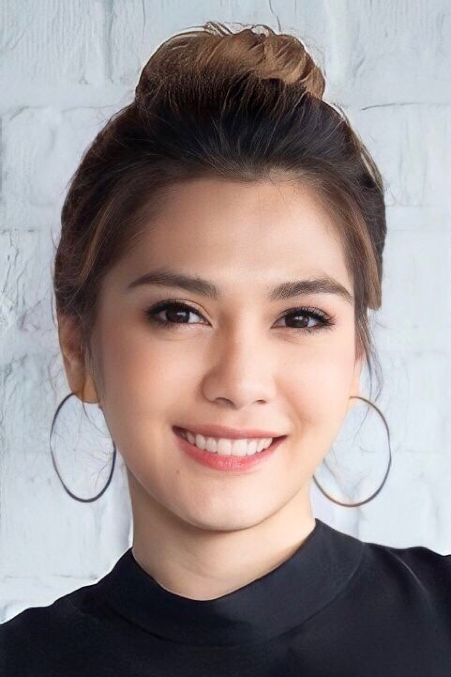 วรกาญจน์ โรจนวัชร as Som in Coming Soon