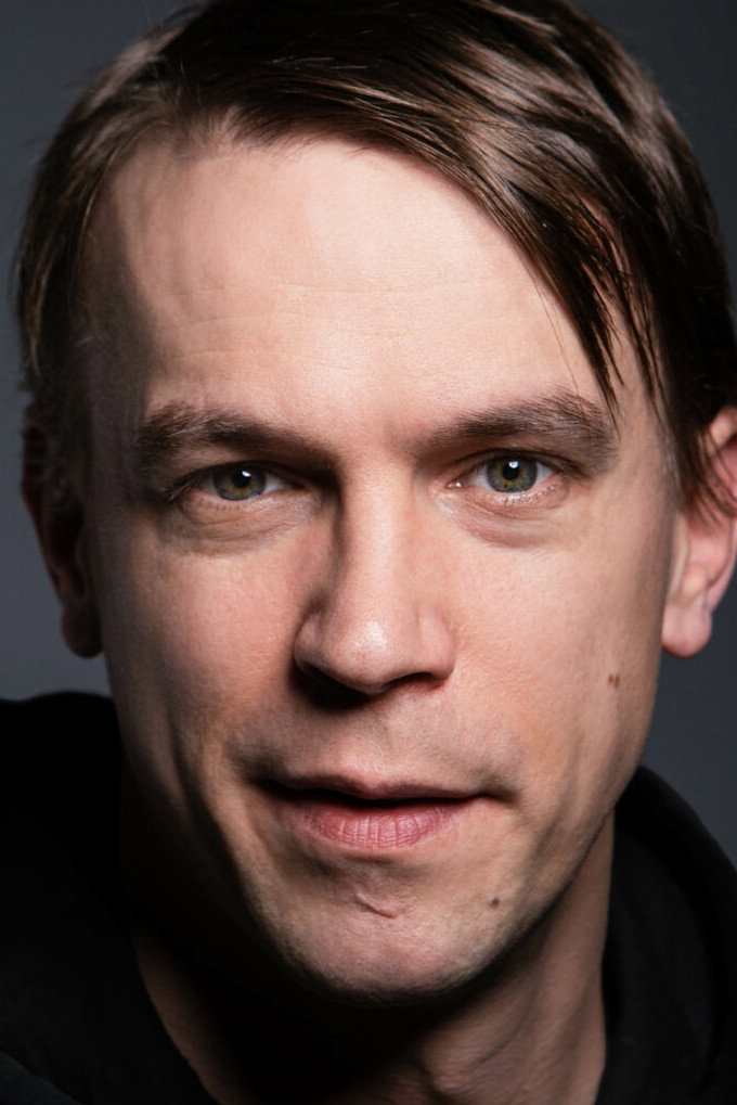 Jona Mues as Till in Das Alibi