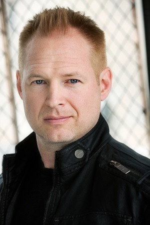 Tom McCafferty as Larry in Lord of the Vampires