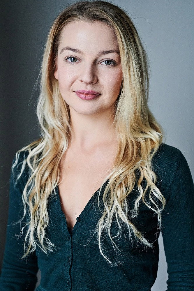 Issy Stewart as Drew in Playdurizm