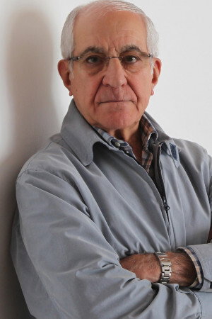 Otelo Saraiva de Carvalho as Self (revolutionary captain) in A Noite do Golpe de Estado