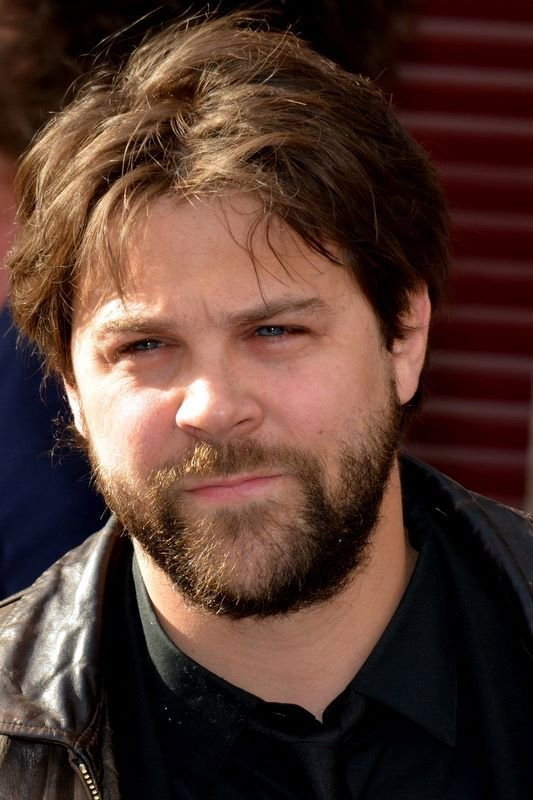 Arthur Jugnot as Mathieu in Laura, le compte à rebours a commencé