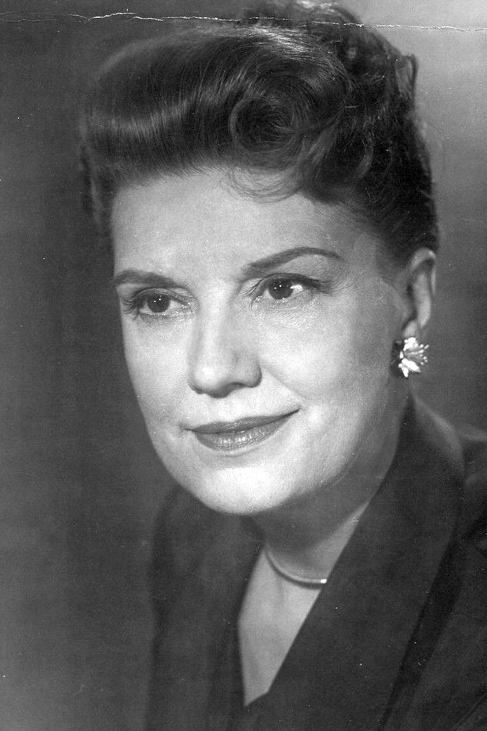 Lenita Lane as Lizzie Allen in The Bat