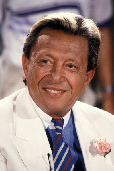 Rolf Eden as Sawaljef, Spekulant in Red Love