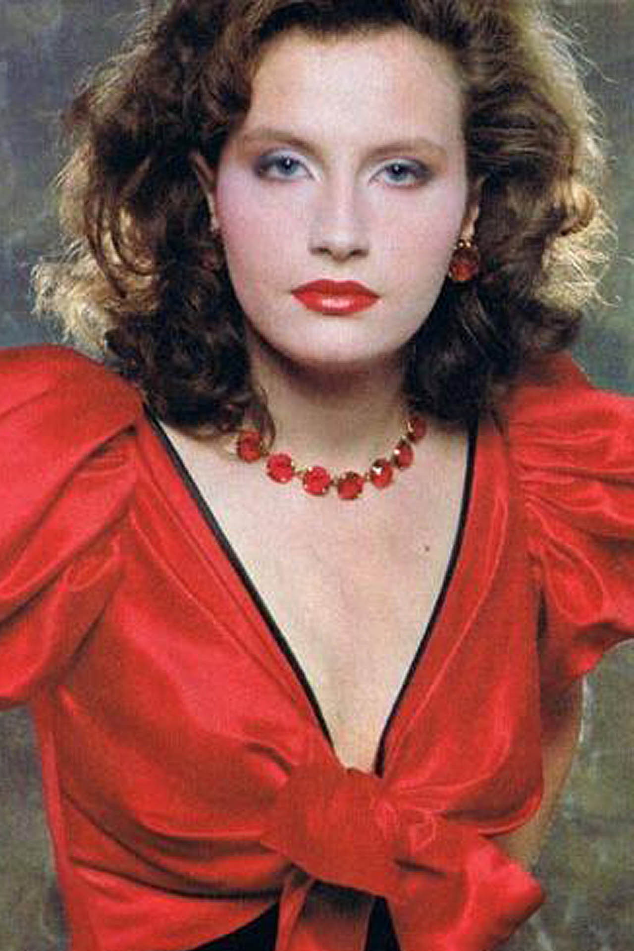 Caroline Lang as Elise in L'Argent