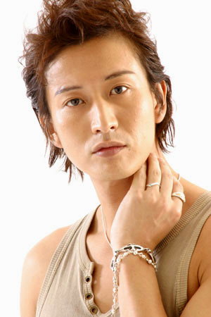 萩野崇 as 浅仓威 in Kamen Rider Ryuki