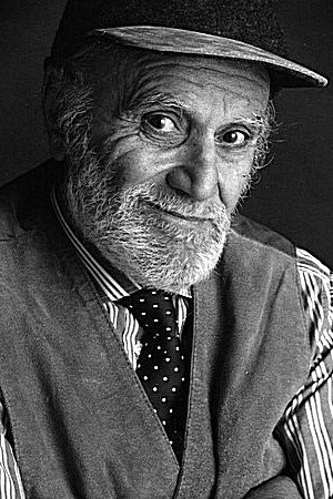 Remo Remotti as Direttore generale in Azzurri
