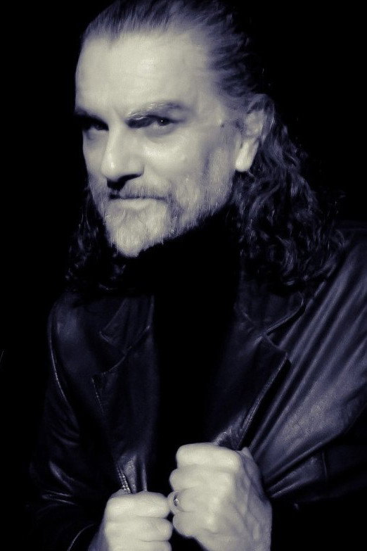 Hique Gomez as Himself in Pitty: A Trupe Delirante no Circo Voador