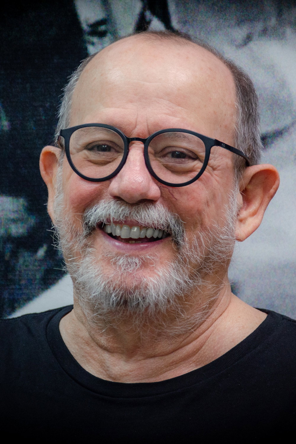 Silvio Rodríguez as Self in Viola Chilensis