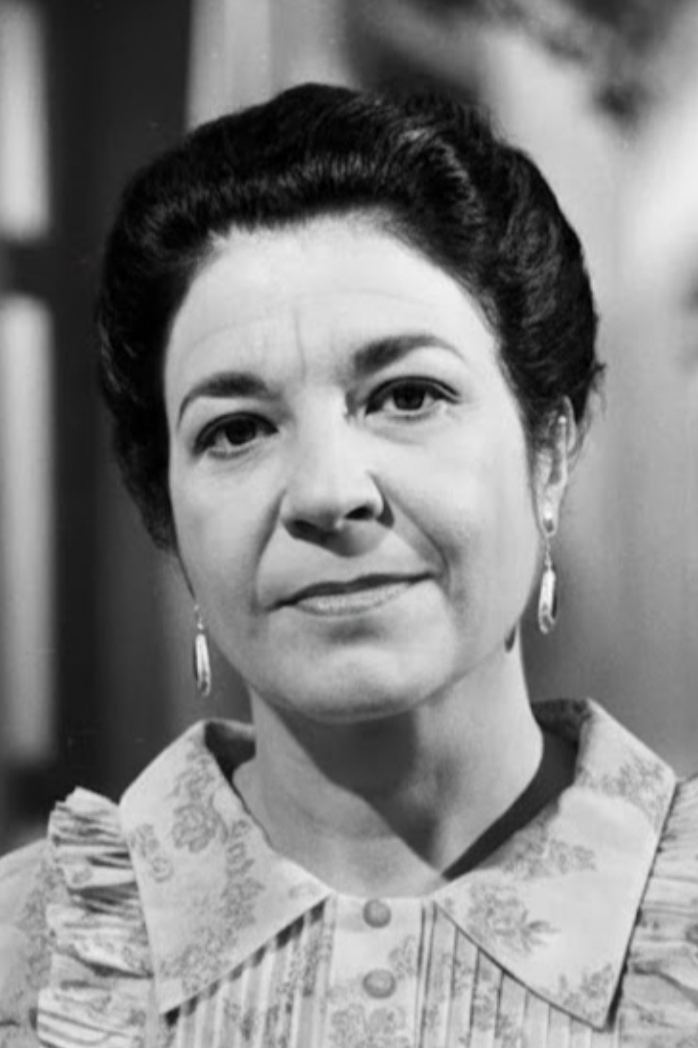 Ana Ariel as Raquel Cury in Mário Fofoca