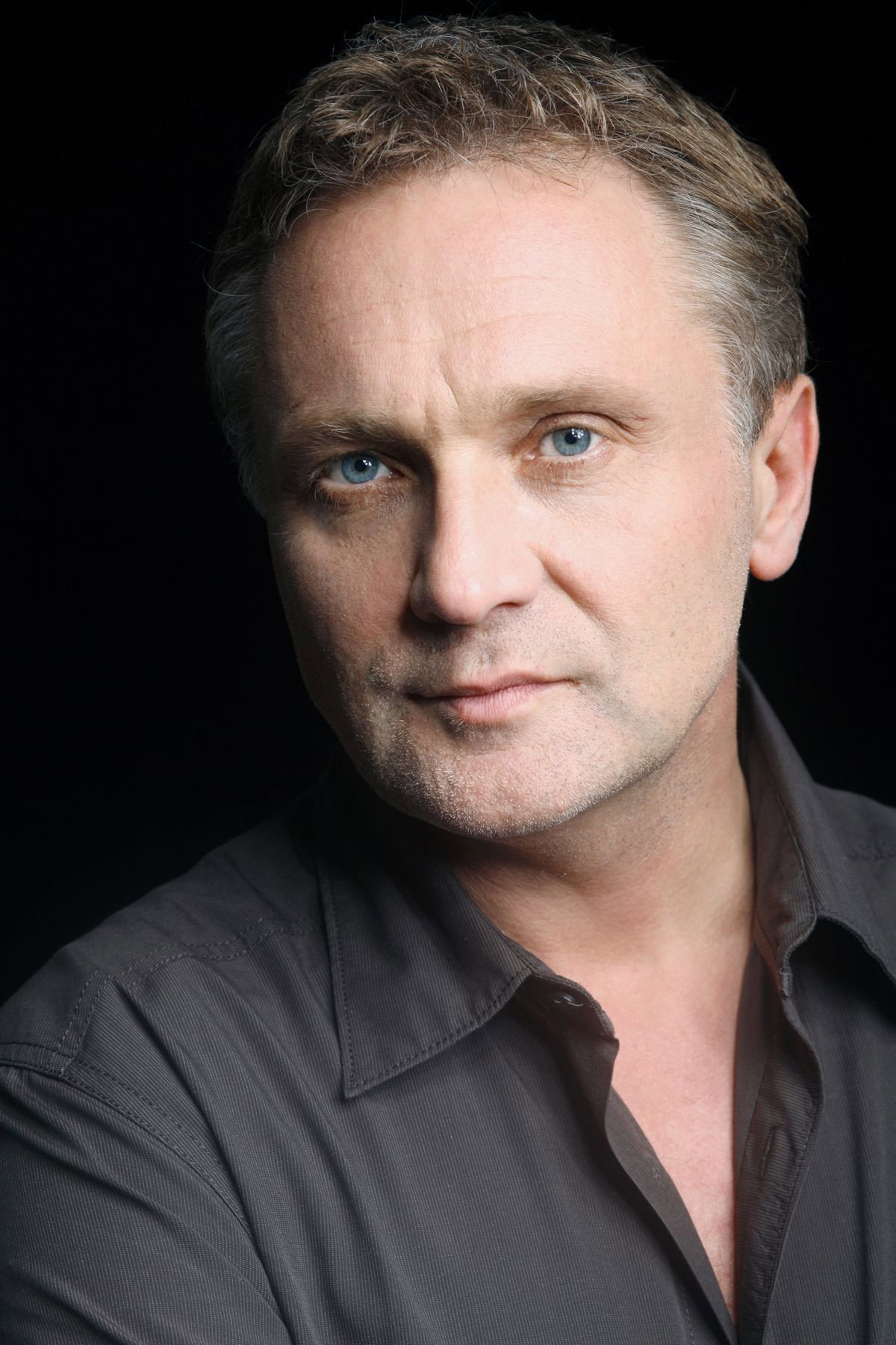 Bernhard Schir as Hadrian Melzer in Suburbia - Women on the Edge