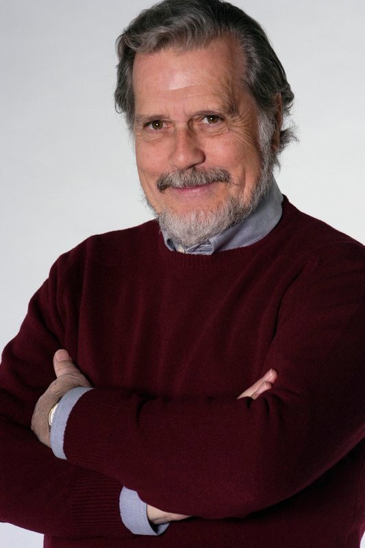 Sinde Filipe as Henrique Negrão in Olhos de Água