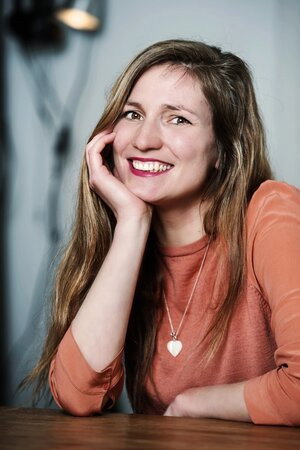 Eva Binon as Brulletje in Generation B