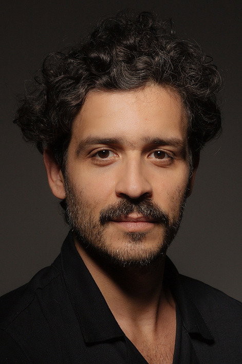 Philipp Lavra as Professor Antônio in The Battle