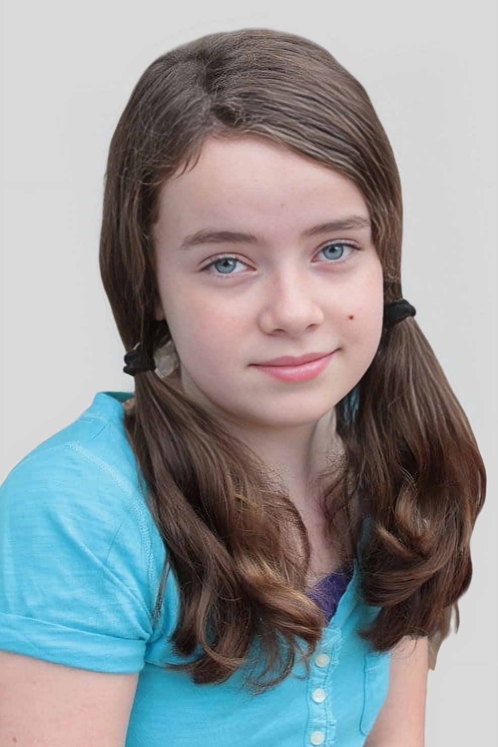 Renee St. Gelais as School Girl in Heroes Reborn