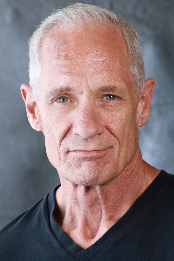 Matt Riedy as Narrateur in Murder Among Friends