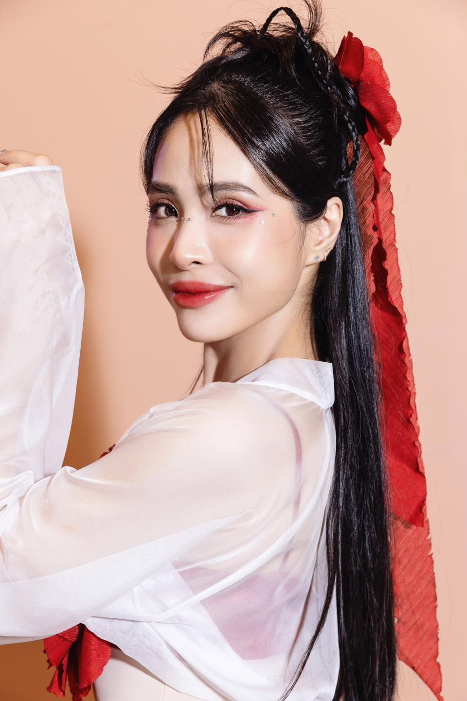 Kiều Anh as Self in Chị Đẹp Concert