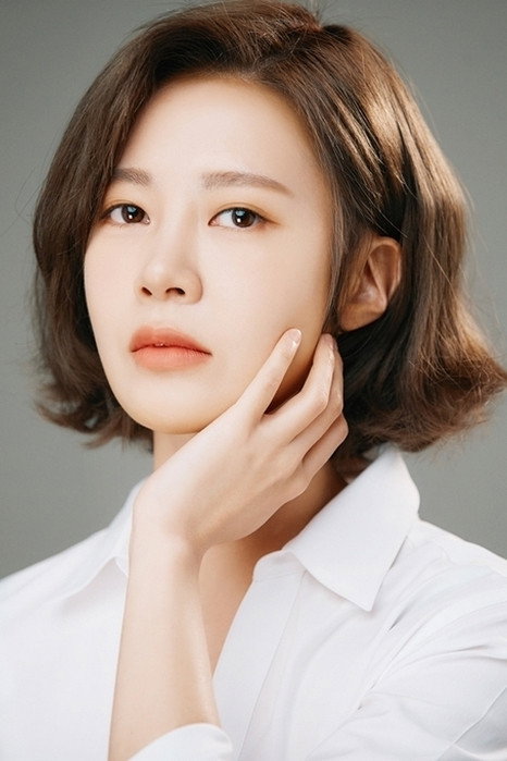 최윤영 as Choi Go Ya in Enemies from the Past