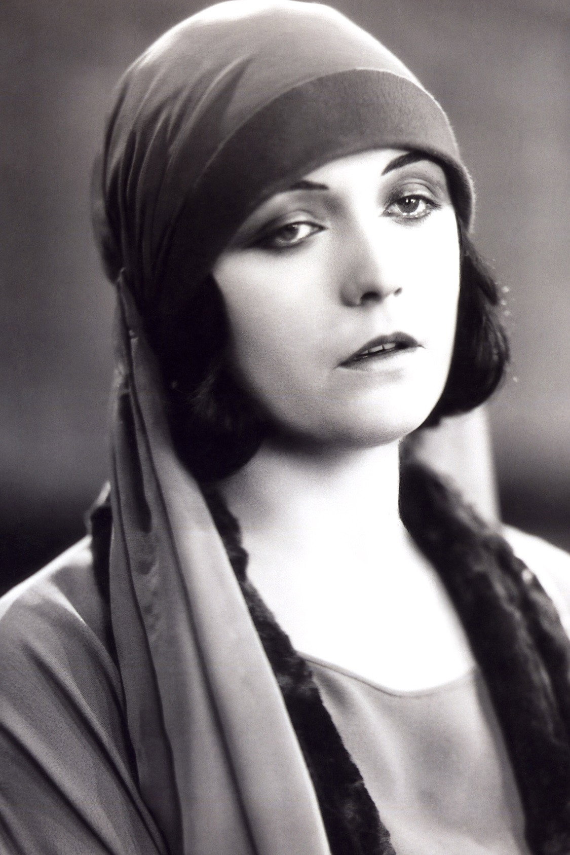 Pola Negri as Olga Petrowna in Moscow Shanghai