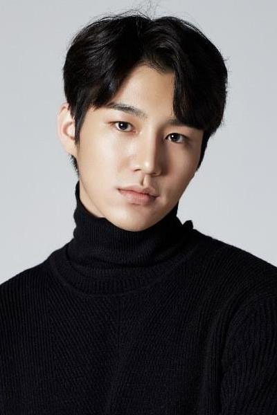 김재용 as Lee Seon-ho in Ghost Doctor