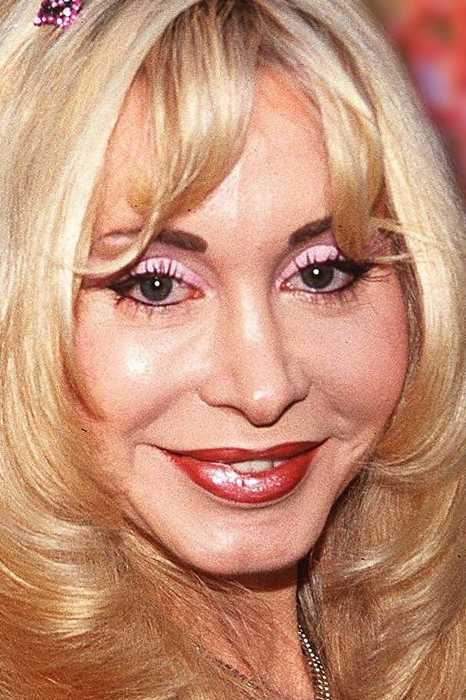 Dolly Buster as Gianna S in Voll Normaaal